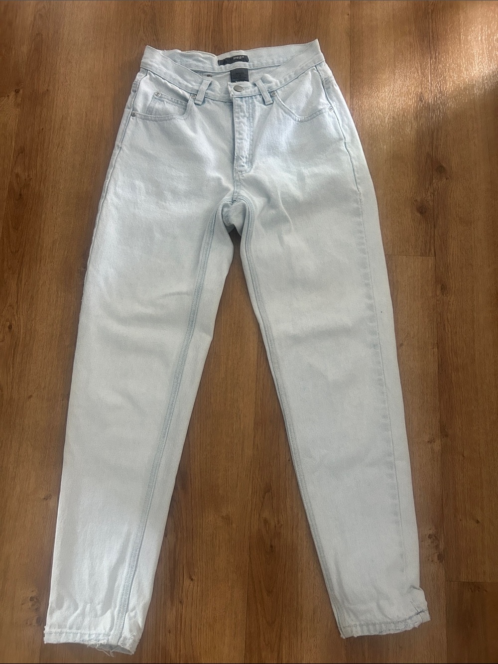 Light Wash Women's Jeans - Casual High-Rise Fit